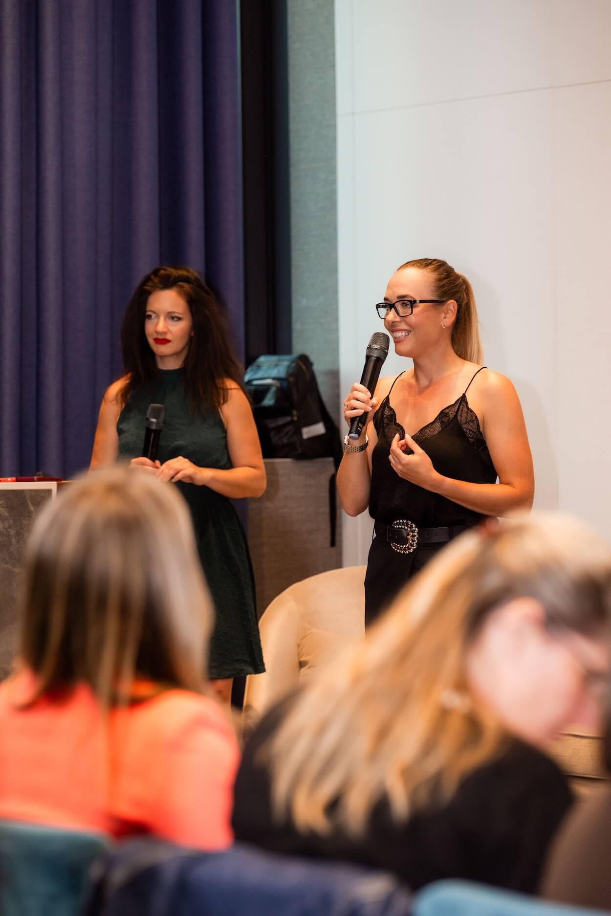 Fanny Comba et Dr. Adéla Wyncoll, fondatrices de la WLA, en intervention